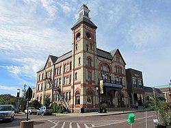 Color photograph of the Woodstock Opera House building in Woodstock, Illinois.